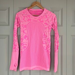Lululemon Atheltica, Swiftly Tech LS, Size 6